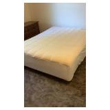 QUEEN BED, NO HEADBOARD