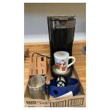COFFEE MAKER, SINGLE CUP, KNIFE BLOCK