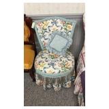 LADIES DRESSING ROOM CHAIR