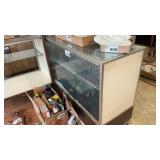 LIGHTED DISPLAY CASE 60 x 38 x 20