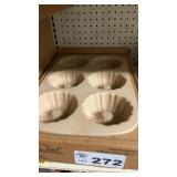 PAMPERED CHEF MINI FLUTED PAN NIB