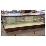 LIGHTED WOOD & GLASS SHOWCASE-TOP BROKEN 103 x 4