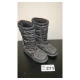 WOMENS SZ 9 MOUNTREX BOOTS