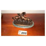 BRONZE SCULPTURE TITLED Lï¿½ACCOLADE ( THE E
