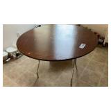 ROUND FOLDABLE TABLE