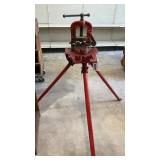 RIGID PIPE VISE ON STAND
