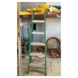 5 ft FIBERGLASS LADDER