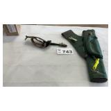 ARROW QUIVER, QUICK TRIGGER