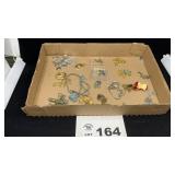 COSTUME JEWELRY NECKLACES. 20