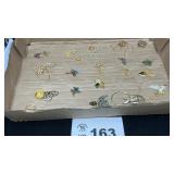 COSTUME JEWELRY NECKLACES. 20