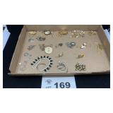 COSTUME JEWELRY NECKLACES. 20