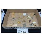 COSTUME JEWELRY NECKLACES. 20