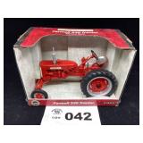 1/16 SCALE ERTL FARMALL 230 TRACTOR