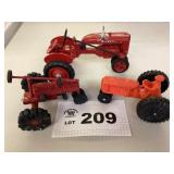 PLASTIC TRACTORS  /  TRACTOR MADE OUT OF CORN COB