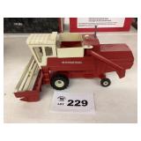 1/16 SCALE INTERNATIONAL COMBINE