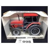 1/16 SCALE ERTL CASE IH 5250 TRACTOR MAXXUM