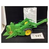 1/16 SCALE JOHN DEERE 4020 TRACTOR WITH 237 CORN