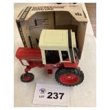 1/16 SCALE INTERNATIONAL 1086 WITH CAB