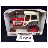 1/16 SCALE ERTL INTERNATIONAL 1468 TRACTOR - V8