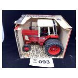 ERTL TOYS INTERNATIONAL 1586 TRACTOR WITH CAB