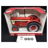 1/16 SCALE ERTL INTERNATIONAL 560 TRACTOR