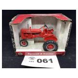 1/16 SCALE ERTL FARMALL B TRACTOR
