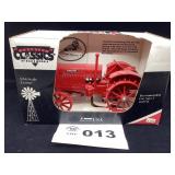 1/16 SCALE COUNTRY CLASSIC MCCORMICK DEERING CASE