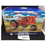 1/12 SCALE FRANKLIN MINT FARMALL F20 TRACTOR