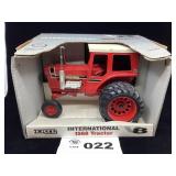 1/16 SCALE ERTL INTRNATIONAL 1568 TRACTOR V8