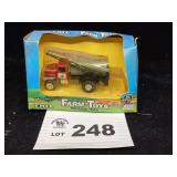 1/64 SCALE ERTL FARM TOYS SPRAY TRUCK