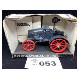 ERTL SCALE MODELS INTERNATIONAL 8-16 KEROSENE