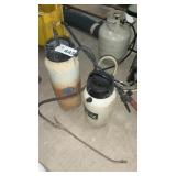 2 HAND SPRAYERS