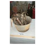 GALVANIZED BUCKET WITH 5 GREASE GUNS
