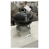 TABLETOP CHARCOAL GRILL, DENT ON LID