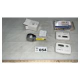 THERMOSTATS, TAPE MEASURE