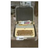SMITH CORONA PORTABLE TYPEWRITER