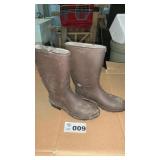 RUBBER BOOTS, SIZE 10