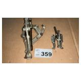 2 GEAR PULLERS