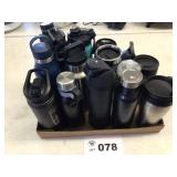 ASSORTMENT OF DRINK CONTAINERS WITH LIDS