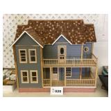 VICTORIAN DOLL HOUSE