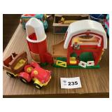 LITTLE PEOPLE BARN AND TRACTOR