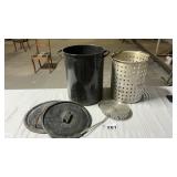 LARGE GRANITE WARE POT W BASKET, EXTRA LID