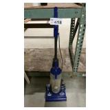 BISSELL LIGHTWEIGHT VACUUM