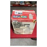 175 WATT SECURITY LIGHT. NIB