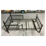 VINTAGE CHILDS METAL BED. Missing 1 finneal