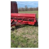 INTERNATIONAL 5100 SOYBEAN SPECIAL DRILL