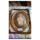 VINTAGE BUBBLE FRAME PICTURE