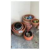 ASSORTED TERRA COTTA POTS, PLASTIC POTS