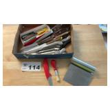 KNIVES, STEAK KNIVES, SCRAPER