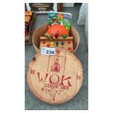 WOK BOX, PLAYSKOL WORK BENCH, BOOK, FRISBEE